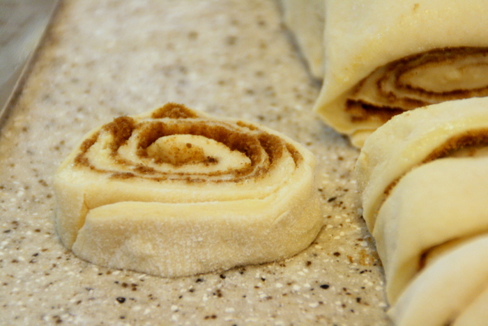 cinnamon rolls_first cut